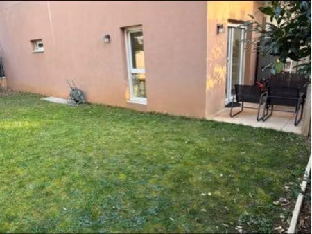 apparemment rez de jardin t2 + parking