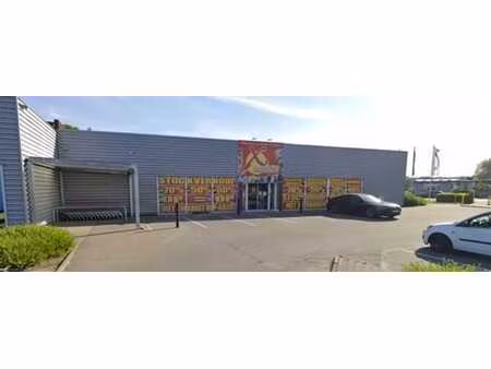 surface commerciale de 1.000 m² à louer lanaken limbourg