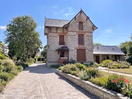 propriété 6 pièces 145 m²