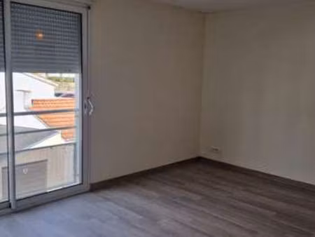 location appartement 2 pièces à challans (85300) : à louer 2 pièces / 43m² challans