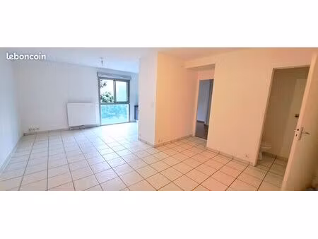 superbe appartement t2 45m2 bourran résidence de standing + parking couvert