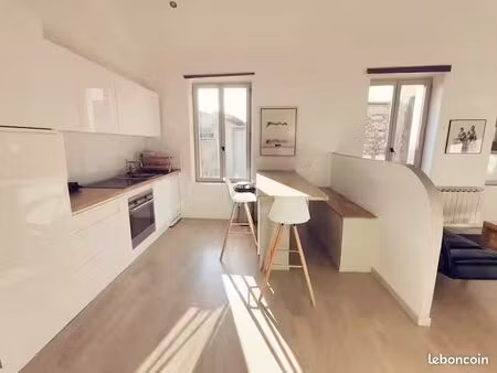 superbe loft meublé – vue exceptionnelle sur la cathédrale
