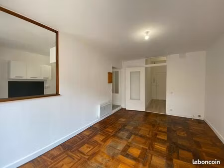 location appartement avec terrasse 2 pièces centre-ville 49 m²