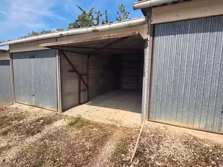 auxerre – garage fermé à louer – 56 /mois charges comprises