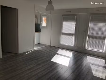 grand studio quartier henriville avec parking  proche centre