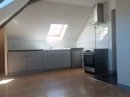 t2 avec cuisine équipée et chambre spacieuse