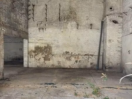 ancien garage de 400 m² – toiture neuve – projet de réhabilitation – idéal investisseur