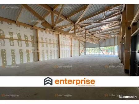 local commercial 330 m²