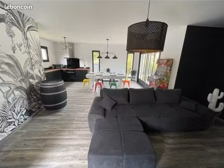 jolie maison meublée