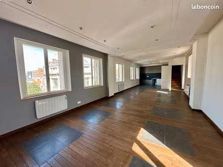 studio 5 pièces 150 m²