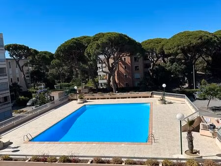 appartement 35 m2 2 pièce plus loggia vue sur la piscine