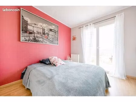 chambre meublée avec accès balcon direct – la moutonne (83)