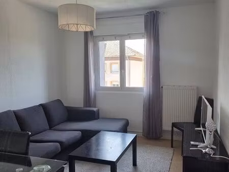 t2 rénové 36 m² – belfort – parking privatif