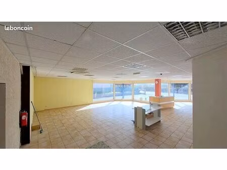 local commercial à louer 160m² vitrine + parking belfort
