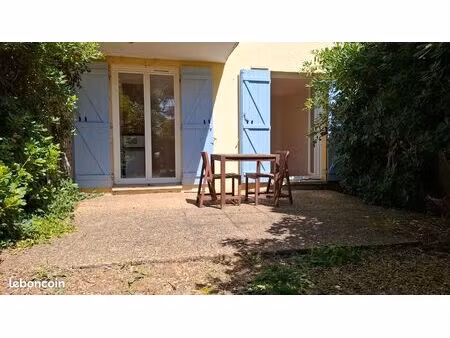 cogolin  studio de 23m² rénové avec terrasse