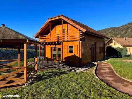 chalet bois récent vendu meublé proche centre