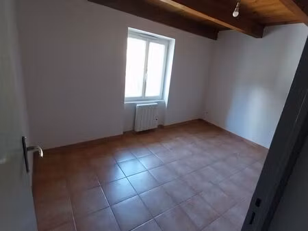 location maison de village