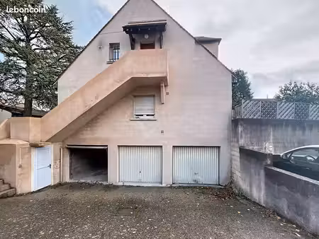 parking/box la ferte alais
