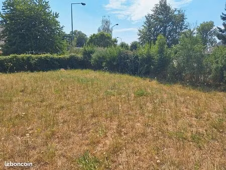 terrain constructible non viabilisé au cœur de cornant