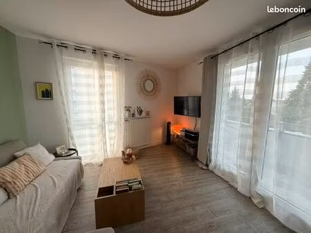 bel appartement 2 pièces lumineux - les ulis  quartier du mont ventoux