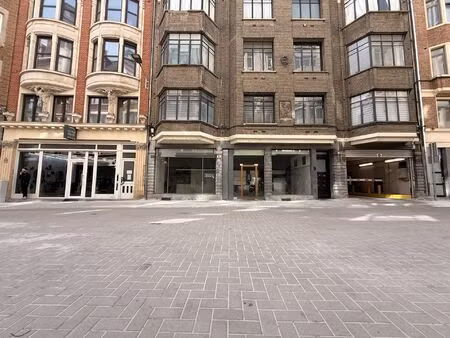 surface commerciale à louer à rue des croisiers 9-11 namur (vbe47755)