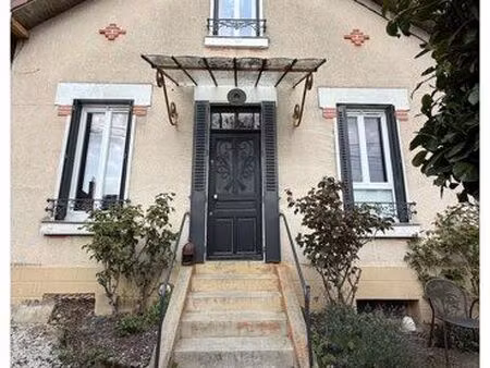 maison de caractère rénovée – 4 chambres – jardin – garage – centre-ville à 5 min à pied