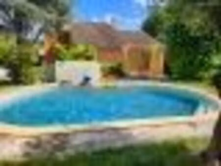 au fond d'une impasse  grande maison familiale