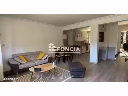appartement t4 102 m2  rénové dans un cadre privilégié à etiolles avec piscine et terrains