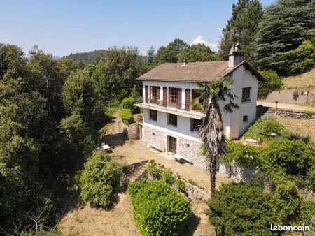 propriété 8 pièces 144 m²
