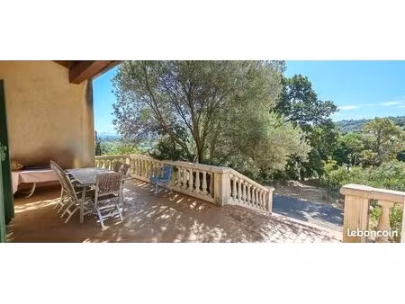 en exclusivité maison familiale avec vue dominante  piscine et terrain constructible