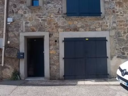 maison de rue meublée