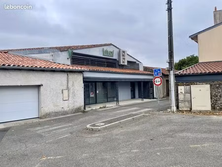 local commercial 200 m² - cœur de varilhes (09)