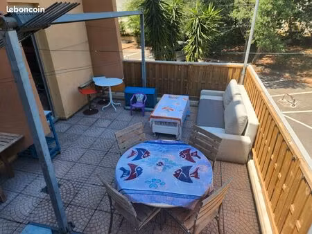 studio 25m2 + terrasse 27m2 + parking. centre ville. calme. cavalaire sur mer