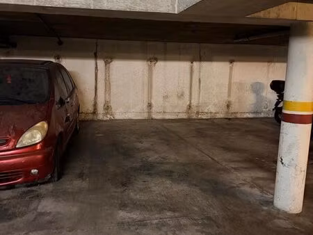 place de parking couvert