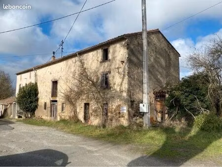 ancien corps de ferme / écurie à rénover