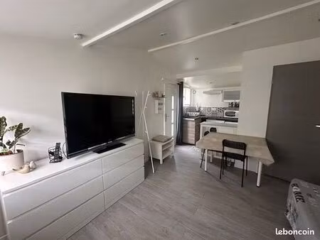 studio meublé refait à neuf 22m² – rer c – proche paris – 805 cc