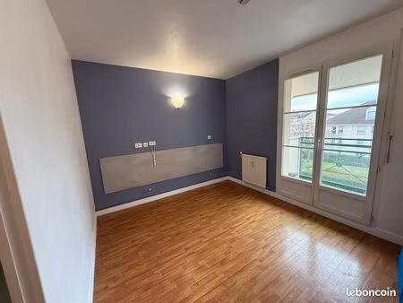 à louer dans résidence de service de personnes âgées : studette de 17 m² dans résidence sé