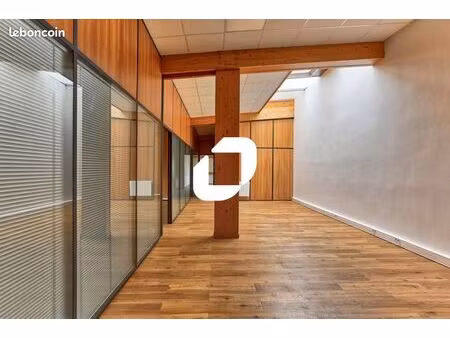 bureau 158 m²