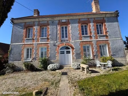 demeure de caractère du xviie siècle – 193 m²  grange  dépendances et 3 262 m² de terrain