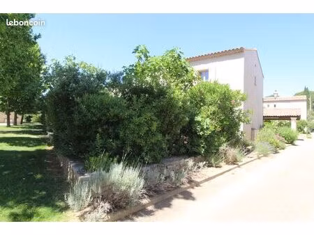 villa avec terrasse dans un villae tous commerces proche de narbonne