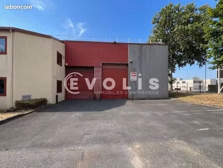 local d'activité 256 m²