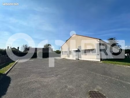 local commercial 210 m²