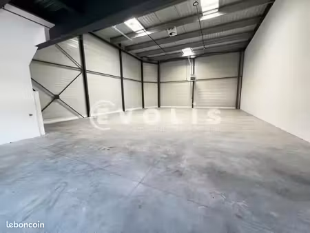 local d'activité 383 m²