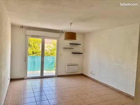 2 pièces dans résidence avec piscine