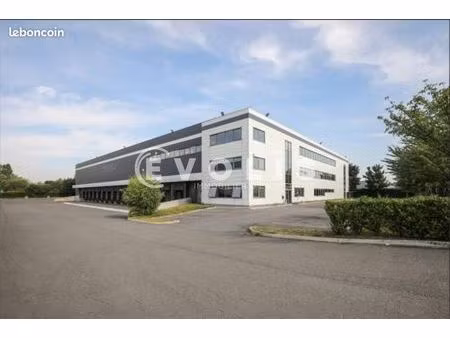 local industriel 6 897 m²