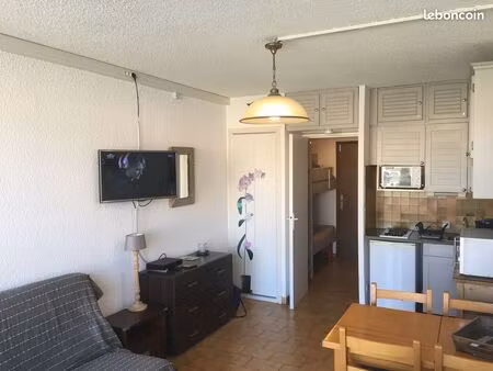 tout compris studio alcôve 24m2 + terrasse ext. 8m2 + parking voiture en s/sol