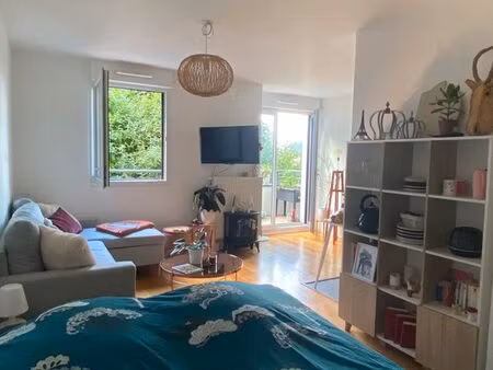 location mois août - 30 m2 avec terrasse