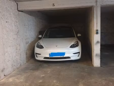 parking 64 rue charles laffitte