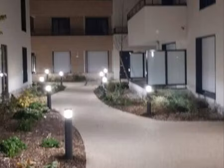 place de parking à louer : sécurisée et 350 metre de la gare rer