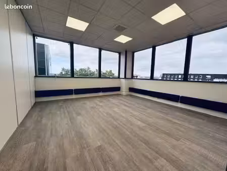 bureaux rénovés et climatisés de 100m² à 400m² au pied du métro